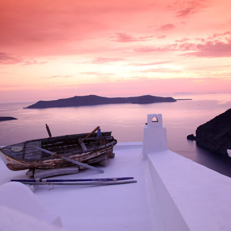 Πινακας σε καμβά SANTORINI ISLAND OLD FISHING BOAT ON WHITE ROOF - Νησια Sticky 4