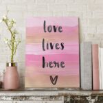 Πινακας σε καμβά LOVE LIVES HERE