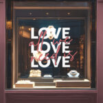 Αυτοκoλλητο Βιτρίνας ALL WE NEED IS LOVE