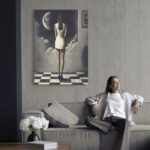 Πινακας σε καμβά WOMAN STARING AT THE MOON RETRO DREAMSCAPE