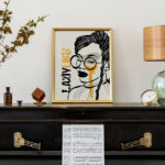 Πόστερ LADYLIKE WOMAN WITH GLASSES