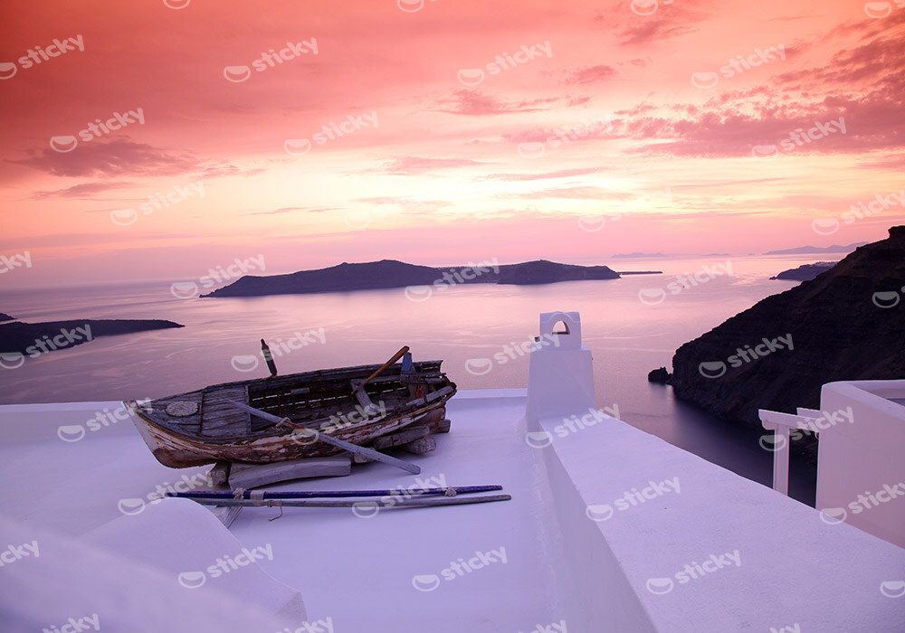 Πινακας σε καμβά SANTORINI ISLAND OLD FISHING BOAT ON WHITE ROOF